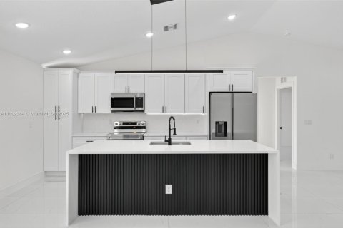 Casa en venta en Lehigh Acres, Florida, 3 dormitorios, 150.5 m2 № 1685913 - foto 8