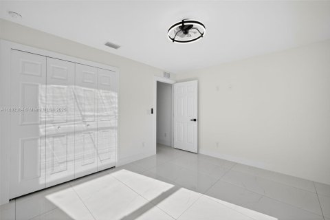 Casa en venta en Lehigh Acres, Florida, 3 dormitorios, 150.5 m2 № 1685913 - foto 18
