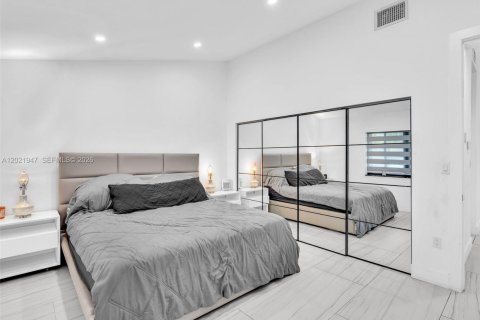 Casa en venta en Miami, Florida, 2 dormitorios, 146.79 m2 № 2176104 - foto 26