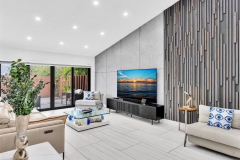 Casa en venta en Miami, Florida, 2 dormitorios, 146.79 m2 № 2176104 - foto 4