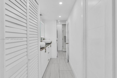 Casa en venta en Miami, Florida, 2 dormitorios, 146.79 m2 № 2176104 - foto 20