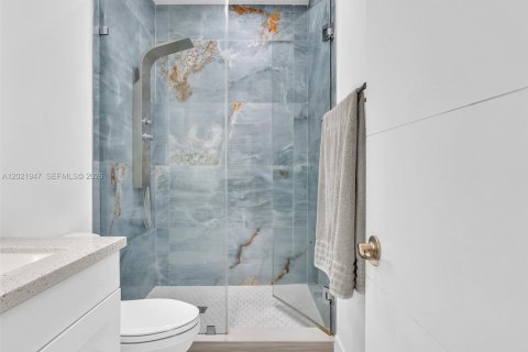 Casa en venta en Miami, Florida, 2 dormitorios, 146.79 m2 № 2176104 - foto 27