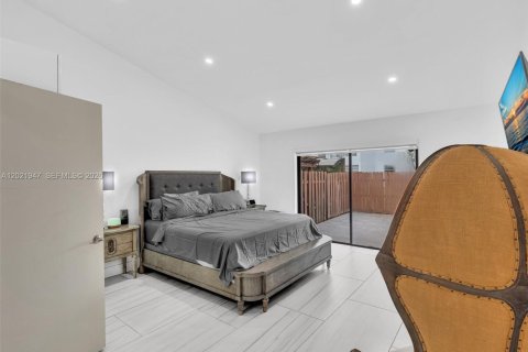 Casa en venta en Miami, Florida, 2 dormitorios, 146.79 m2 № 2176104 - foto 18