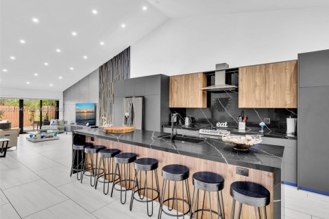 Casa en Miami, Florida 2 dormitorios, 146.79 m2 № 2176104