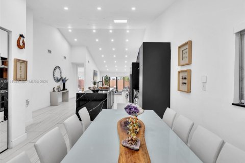 Casa en venta en Miami, Florida, 2 dormitorios, 146.79 m2 № 2176104 - foto 8