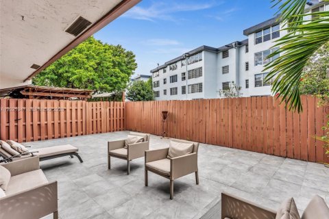 Casa en venta en Miami, Florida, 2 dormitorios, 146.79 m2 № 2176104 - foto 15