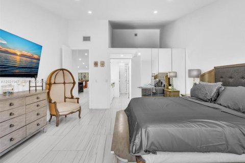 Casa en venta en Miami, Florida, 2 dormitorios, 146.79 m2 № 2176104 - foto 19