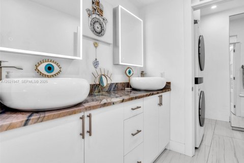 Casa en venta en Miami, Florida, 2 dormitorios, 146.79 m2 № 2176104 - foto 24