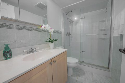 Condo in Hallandale Beach, Florida, 2 bedrooms  № 1870044 - photo 26