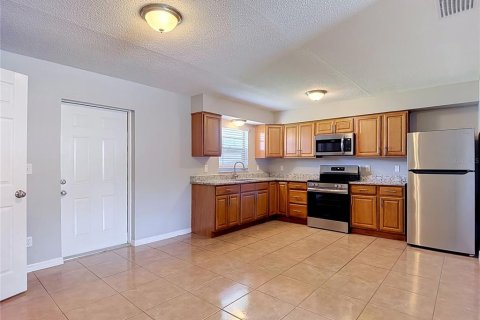 House in Dade City, Florida 4 bedrooms, 108.14 sq.m. № 2167354 - photo 16