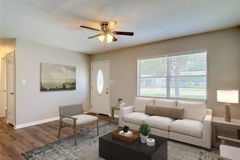 House in Dade City, Florida 4 bedrooms, 108.14 sq.m. № 2167354 - photo 13