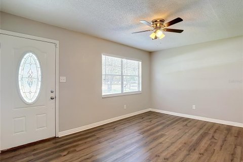 House in Dade City, Florida 4 bedrooms, 108.14 sq.m. № 2167354 - photo 12