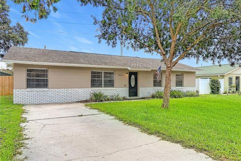 House in Dade City, Florida 4 bedrooms, 108.14 sq.m. № 2167354 - photo 9
