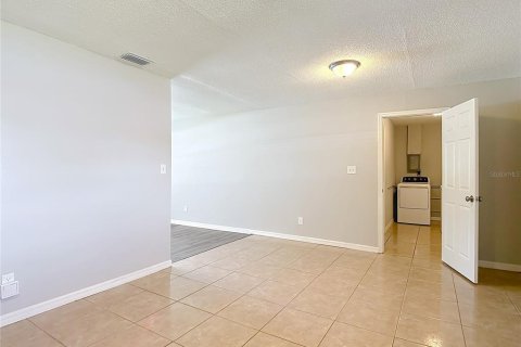 House in Dade City, Florida 4 bedrooms, 108.14 sq.m. № 2167354 - photo 24