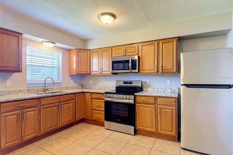 House in Dade City, Florida 4 bedrooms, 108.14 sq.m. № 2167354 - photo 21