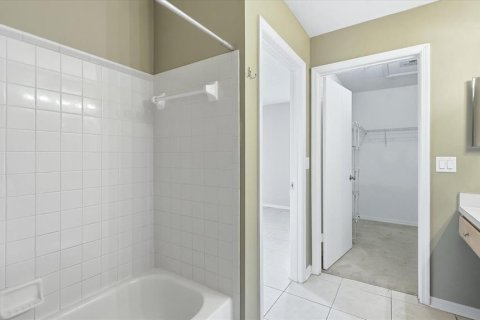 Купить кондоминиум в Сарасота, Флорида 8 комнат, 103.96м2, № 2117521 - фото 17