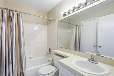 Купить кондоминиум в Сарасота, Флорида 8 комнат, 103.96м2, № 2117521 - фото 24