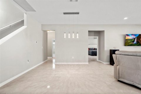 House in Spring Hill, Florida 5 bedrooms, 293.11 sq.m. № 2099414 - photo 15