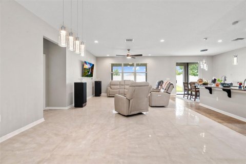 House in Spring Hill, Florida 5 bedrooms, 293.11 sq.m. № 2099414 - photo 11