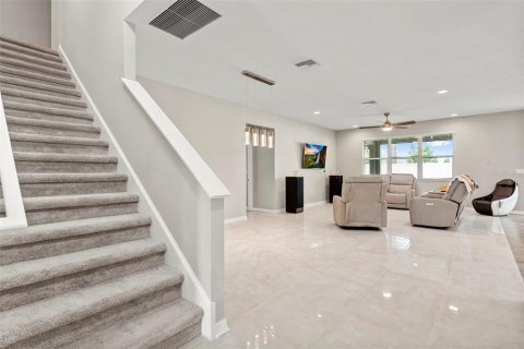 House in Spring Hill, Florida 5 bedrooms, 293.11 sq.m. № 2099414 - photo 16