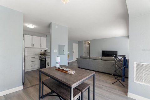 Condominio en venta en Saint Petersburg, Florida, 1 dormitorio, 65.77 m2 № 1508208 - foto 13