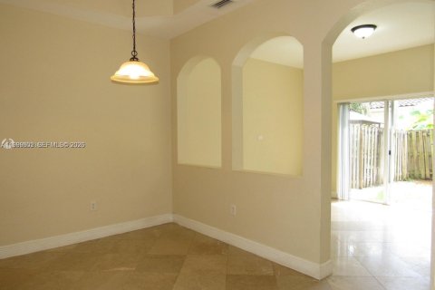 Townhouse in Miramar, Florida 3 bedrooms, 157.93 sq.m. № 2067095 - photo 9