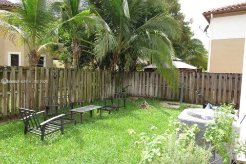 Townhouse in Miramar, Florida 3 bedrooms, 157.93 sq.m. № 2067095 - photo 17