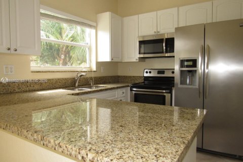 Townhouse in Miramar, Florida 3 bedrooms, 157.93 sq.m. № 2067095 - photo 5