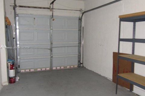 Townhouse in Miramar, Florida 3 bedrooms, 157.93 sq.m. № 2067095 - photo 16