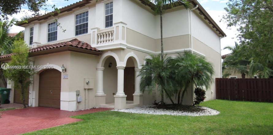 Townhouse in Miramar, Florida 3 bedrooms, 157.93 sq.m. № 2067095