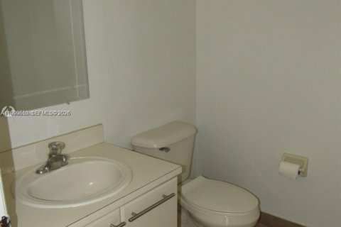 Townhouse in Miramar, Florida 3 bedrooms, 157.93 sq.m. № 2067095 - photo 13