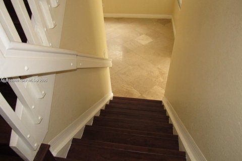 Townhouse in Miramar, Florida 3 bedrooms, 157.93 sq.m. № 2067095 - photo 10