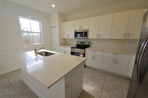 Touwnhouse à louer à Homestead, Floride: 3 chambres, 157.47 m2 № 1997155 - photo 9