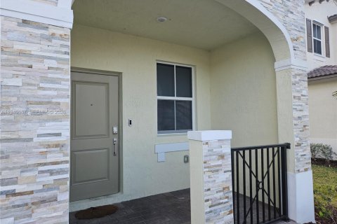 Touwnhouse à louer à Homestead, Floride: 3 chambres, 157.47 m2 № 1997155 - photo 3