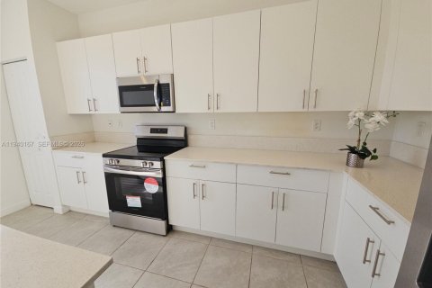 Touwnhouse à louer à Homestead, Floride: 3 chambres, 157.47 m2 № 1997155 - photo 7