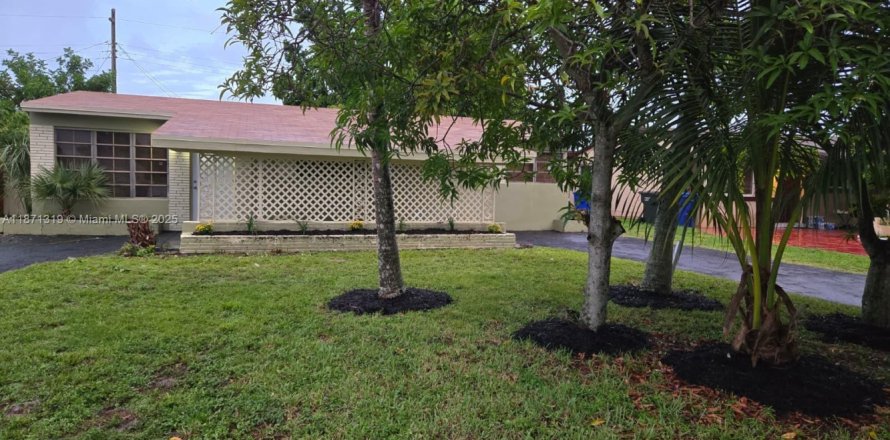House in Hollywood, Florida 3 bedrooms, 134.89 sq.m. № 1920414