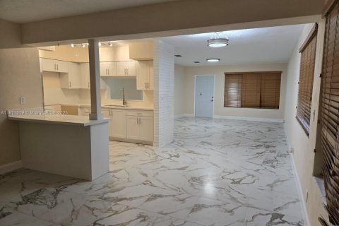 House in Hollywood, Florida 3 bedrooms, 134.89 sq.m. № 1920414 - photo 5