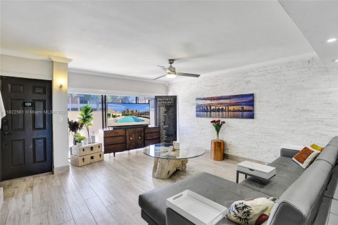 Touwnhouse à louer à North Miami Beach, Floride: 2 chambres, 144 m2 № 1786485 - photo 9
