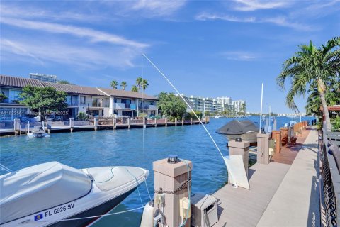 Touwnhouse à louer à North Miami Beach, Floride: 2 chambres, 144 m2 № 1786485 - photo 3