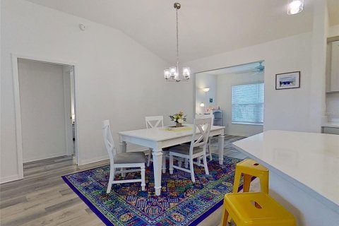 House in The Villages, Florida 3 bedrooms, 144.83 sq.m. № 2203412 - photo 16