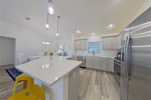 House in The Villages, Florida 3 bedrooms, 144.83 sq.m. № 2203412 - photo 15