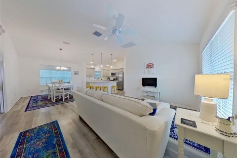 House in The Villages, Florida 3 bedrooms, 144.83 sq.m. № 2203412 - photo 7