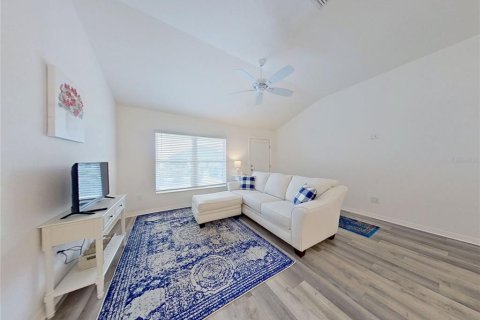 House in The Villages, Florida 3 bedrooms, 144.83 sq.m. № 2203412 - photo 9