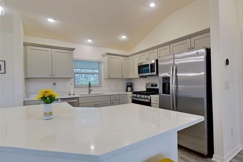 House in The Villages, Florida 3 bedrooms, 144.83 sq.m. № 2203412 - photo 11