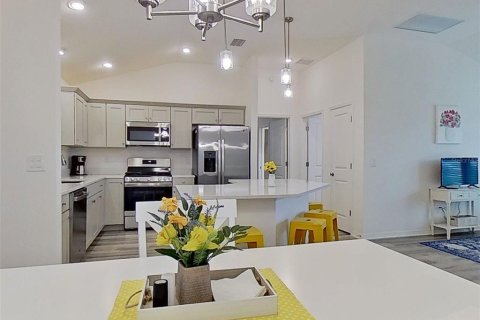 House in The Villages, Florida 3 bedrooms, 144.83 sq.m. № 2203412 - photo 13