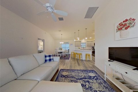 House in The Villages, Florida 3 bedrooms, 144.83 sq.m. № 2203412 - photo 8