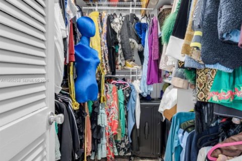 Condo in North Miami Beach, Florida, 2 bedrooms  № 2009554 - photo 16