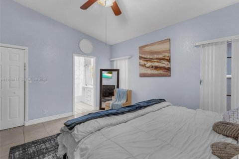 House in Fort Lauderdale, Florida 4 bedrooms, 173.91 sq.m. № 2021931 - photo 22