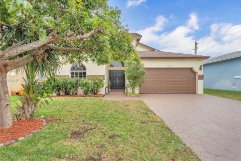 House in Fort Lauderdale, Florida 4 bedrooms, 173.91 sq.m. № 2021931 - photo 4