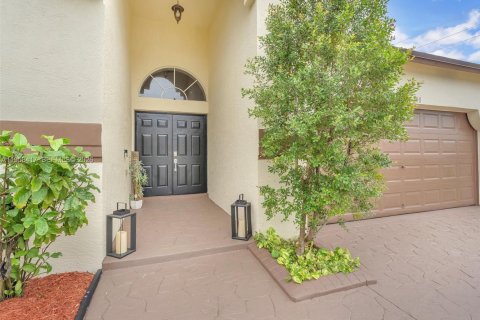 House in Fort Lauderdale, Florida 4 bedrooms, 173.91 sq.m. № 2021931 - photo 5